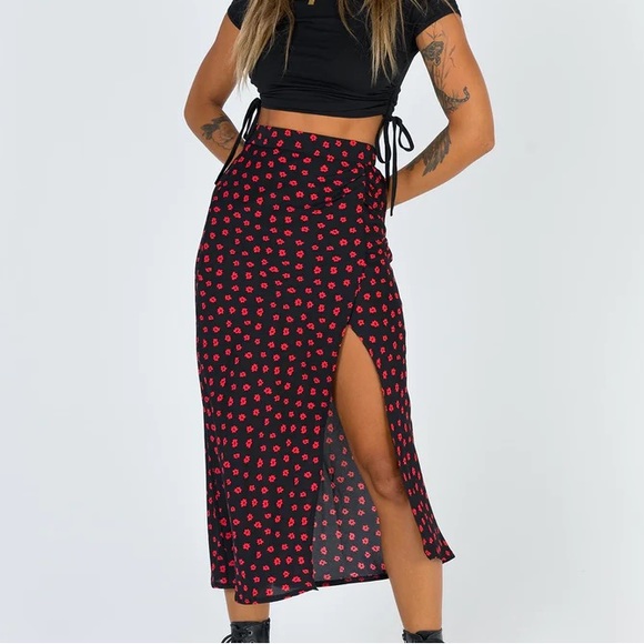 Princess Polly Dresses & Skirts - Princess Polly Mabel Midi Floral Skirt